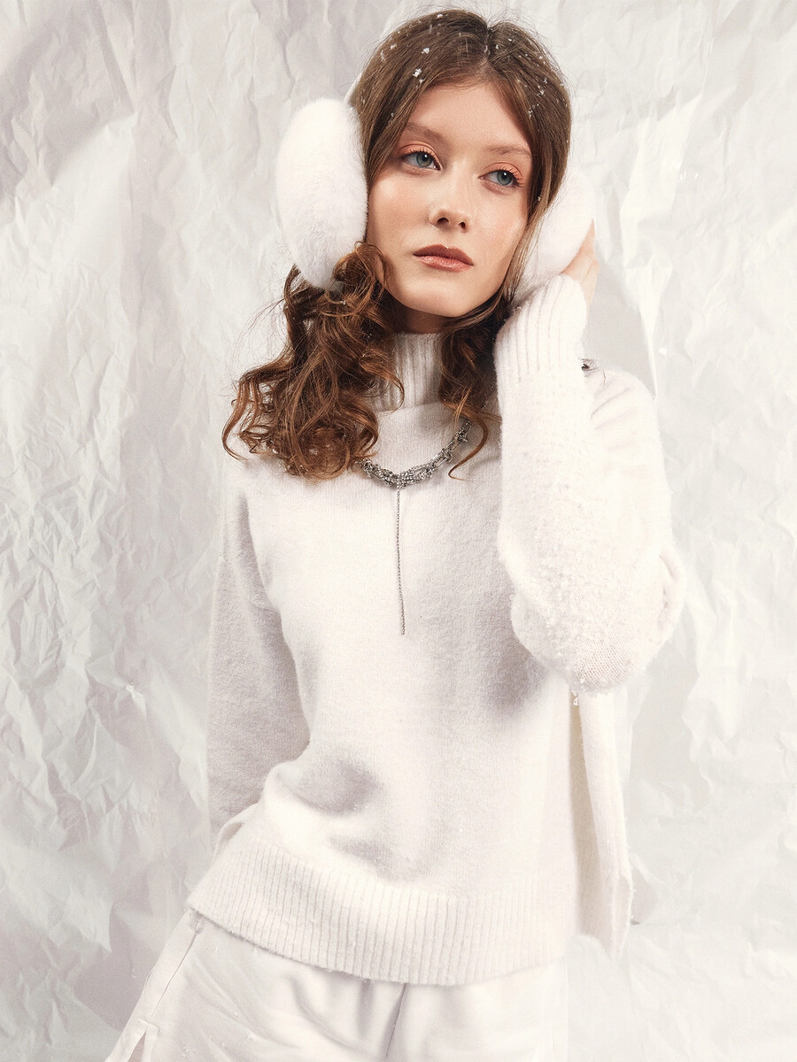 Джемпер женский в молочном цвете